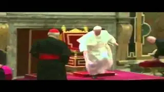 Il papa inciampa e bestemmia