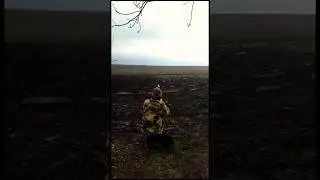 Якутский боец меткими выстрелами сбивает гусей. Меткий выстрел есть - можно поесть👍🏻 