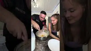 Готовка с дочкой. Подписывайся на канал о вкусной еде . #shortsclip #youtube #food #рецепты