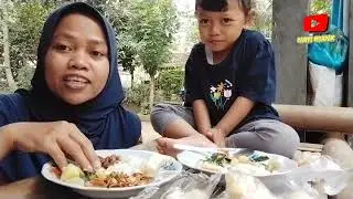 makan sama sambel kecomrang bareng si bocil