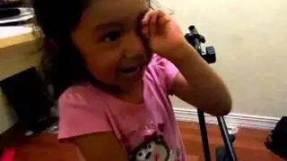 Mi niña cantando