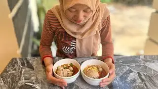 Orang pedesaan pengen bakso aja nungguin bakso keliling lewat depan rumah dulu #bakso #baksokeliling
