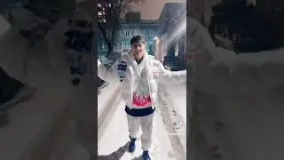 Эмма М, а в Москве лёг первый снег..