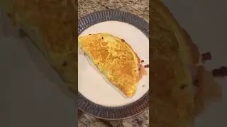 Let’s make a ham, bacon and cheese omelette!!!