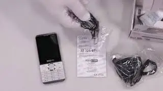 Unboxing Maxcom GSM Phone MM235