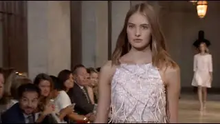 Carolina Herrera Fall 2016 FULL runway show | Fashion VIP