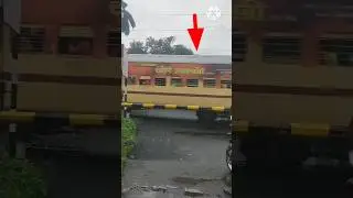 Super fast train in heavy rain crossing kalyani Railgate scenario #shorts #train #railway