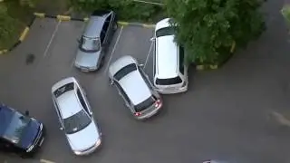 ДЕВУШКА ТУПИТ ЗА РУЛЕМ! Пол часа паркуется!