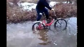 Чуть не утонул в канаве)