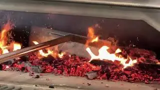 Антон Корнышов / Запуск хлеба на закваске в дровяной печи в ресторане Sampo, город Мурманск