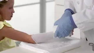 How to Apply a Thumb Spica Cast - 3M™ Scotchcast™ Soft Cast