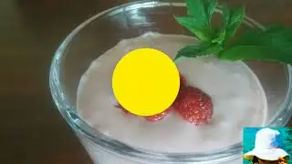 Идеальный летний завтрак ( клубничный смузи и клубничные оладьи без муки и сахара)