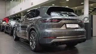 Porsche Cayenne в цвете серый металлик (Quarzite Grey)