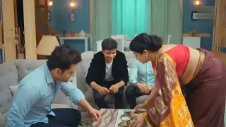 Unkonwn Crime Aunty Actress Hot Sexy Shows Hip Waist Sideview Of Stomach Tummy Body In Saree