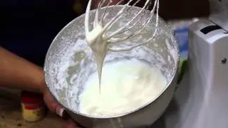 How To Make Royal Icing / Cake Decorating