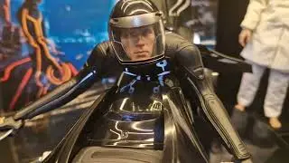 Tron Legacy - Hottoys 1/6 Kevin Flynn - Sam Flynn / Light Cycle