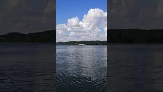 Идущий под облаками