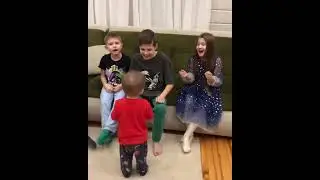 Дети красиво поют татарскую песню