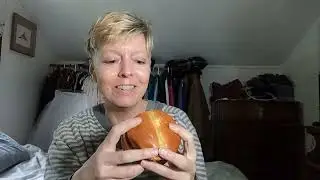 Vegan eats hamburger 🍔 for National Hamburger 🍔 Day! 😱😅🙏