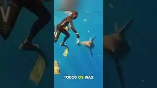 ELE SALVOU UM PEQUENO TUBARÃO… ANOS DEPOIS, O TUBARÃO SALVOU A VIDA DELE! 🥹🦈❤️