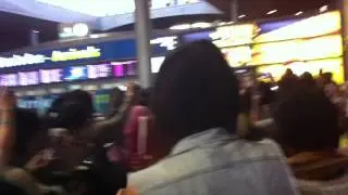 Jang Geun Seok in France, at Roissy Charles de Gaulle airport
