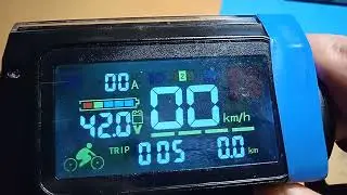 Бортовой компьютер Zaxboard ES-8i, показания самоката.