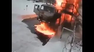 на заправке женщина 2016