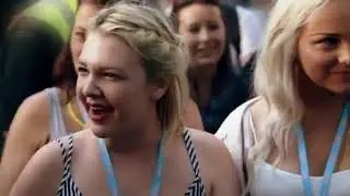 dynamo magician impress the cute girls using his magic