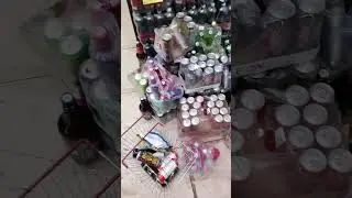 Разруха в магазине! Всем наплевать на уборку. Ведро, швабра, не слышали. #адвокат