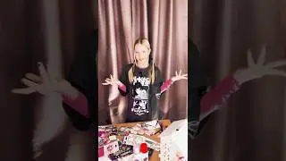 Распаковываю косметику с блестками💫  