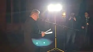 Zgromadzenie pod kołobrzeskim ratuszem w obronie papieża Jana Pawła II