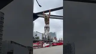 German Fitness Model Showing Off Her Upper Body Strength 💪🏻