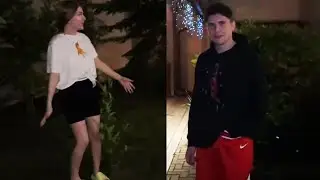 Макс трогает свой чупик при Гаечке