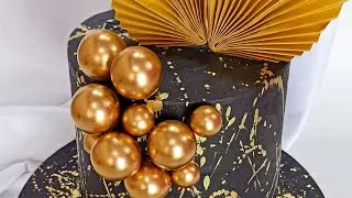 BLACK and GOLD BUTTERCREAM cake decoration. 
