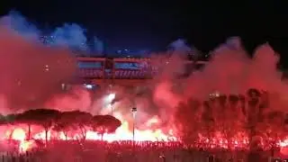 I Tifosi Napoletani omaggiano il classico coro "Ho visto Maradona" fuori dal San Paolo