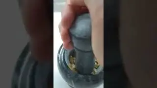 Мну грецкий орех 🌰🌰🌰🔨🔨🔨