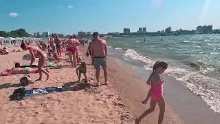 По песчаным пляжам Анапы.