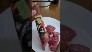 Белорусская колбаса и борщ в кафе Компот, Гоа, Арамболь, Индия. 