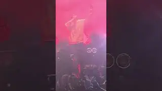 Filow kommt als Suprise Act auf die Bühne und spielt Lieber Gott mit Mehnersmoos