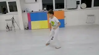 capoeira solos. Capoeira for kids.