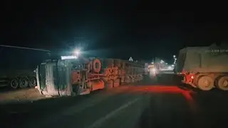 Негабаритный груз перевернул трал 