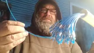 How I make the leaders for my crab snares Part 2 Adding the loop.