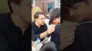 Farhan Ali Waris with Cute Azadar presenting Nishan Haider #farhanaliwarsi