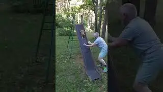 Алиса на горке