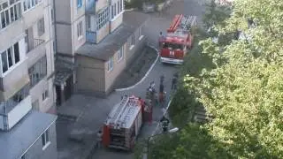 Две пожарные машины.