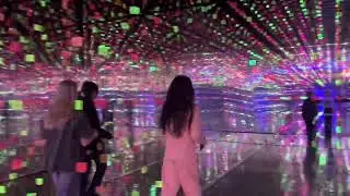 Glowing room with lights. Mirrors and light bulbs are magic! #shining #sparklingbeauty #amazing