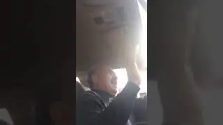 راننده تاکسی (اسماعیل) صحبت درباره  کردن.