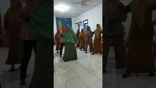 Latihan menyanyi lagu paccobana lino