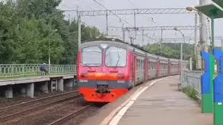 Электропоезд ЭД4М 0142 по рейсу Аэропорт Внуково-Москва проезжает станцию Калинина