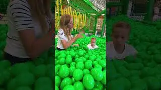 😱 TRAMBULINĂ cu BILUȚE în mall 😵 OMG Incredible ending in mall 